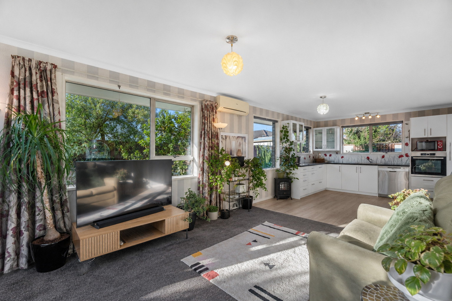 2-5a-purakanui-place-04-living-dining 2/5A Purakanui Place, Northwood