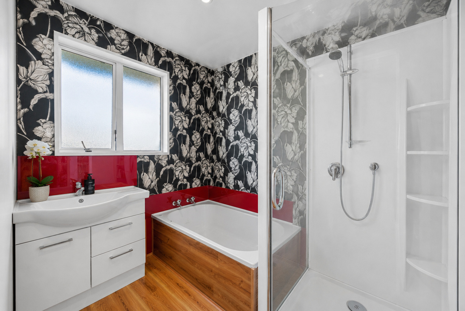 2-5a-purakanui-place-08-bathroom 2/5A Purakanui Place, Northwood